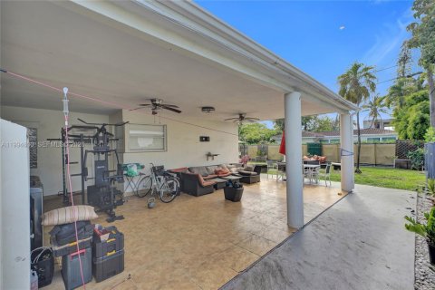 Casa en venta en North Bay Village, Florida, 4 dormitorios, 146.23 m2 № 2056431 - foto 12