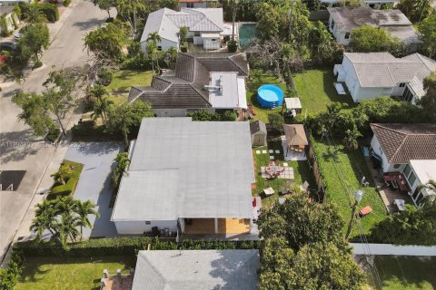 Casa en venta en North Bay Village, Florida, 4 dormitorios, 146.23 m2 № 2056431 - foto 3