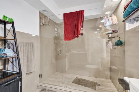 Casa en venta en North Bay Village, Florida, 4 dormitorios, 146.23 m2 № 2056431 - foto 30