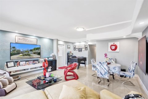 Casa en venta en North Bay Village, Florida, 4 dormitorios, 146.23 m2 № 2056431 - foto 23