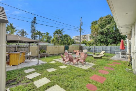 Casa en venta en North Bay Village, Florida, 4 dormitorios, 146.23 m2 № 2056431 - foto 17