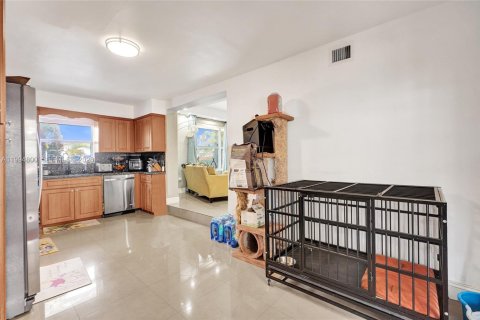 Casa en venta en North Bay Village, Florida, 4 dormitorios, 146.23 m2 № 2056431 - foto 24