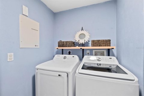 Condo in Daytona Beach Shores, Florida, 3 bedrooms  № 1723819 - photo 22