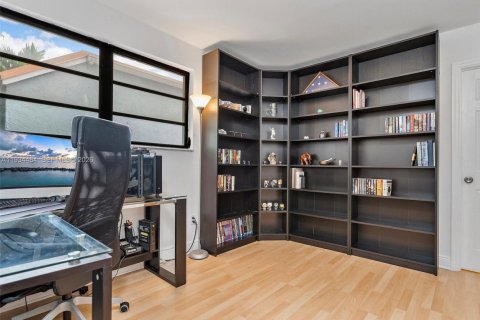 Adosado en venta en Miami, Florida, 2 dormitorios, 120.68 m2 № 2001280 - foto 24