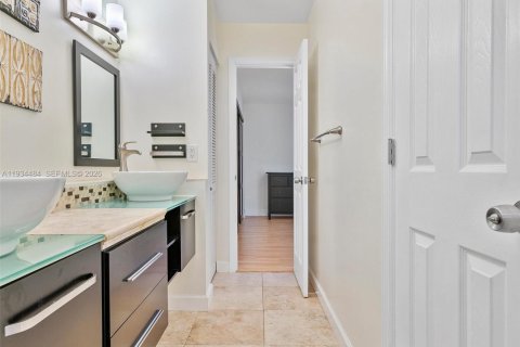 Adosado en venta en Miami, Florida, 2 dormitorios, 120.68 m2 № 2001280 - foto 20