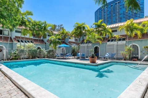 Adosado en venta en Miami, Florida, 2 dormitorios, 120.68 m2 № 2001280 - foto 29