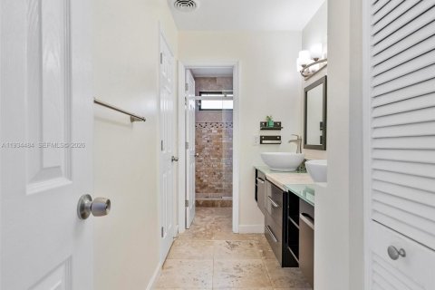 Adosado en venta en Miami, Florida, 2 dormitorios, 120.68 m2 № 2001280 - foto 21