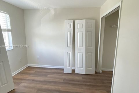 Touwnhouse à louer à Homestead, Floride: 3 chambres, 132.2 m2 № 1995971 - photo 3