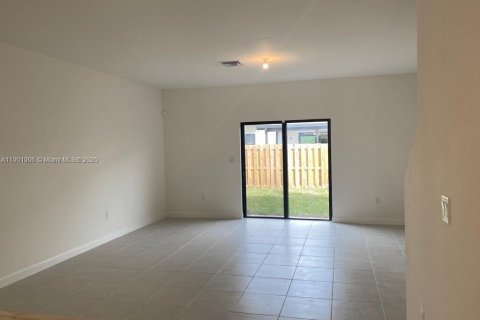 Adosado en venta en Homestead, Florida, 3 dormitorios № 1953026 - foto 9