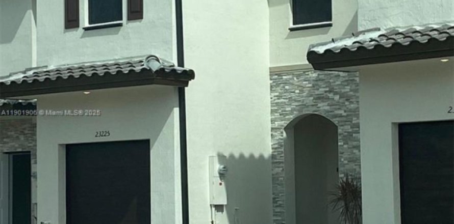 Adosado en Homestead, Florida 3 dormitorios № 1953026