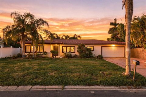 Villa ou maison à Tampa, Floride 3 chambres, 210.05 m2 № 2360677