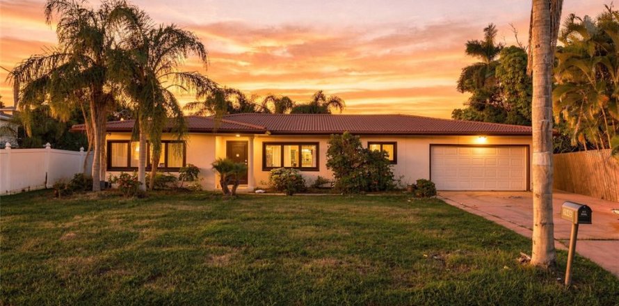 Villa ou maison à Tampa, Floride 3 chambres, 210.05 m2 № 2360677
