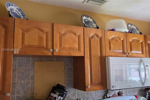 Купить коммерческую недвижимость в Уэст -Майами, Флорида 153.75м2, № 2168241 - фото 30