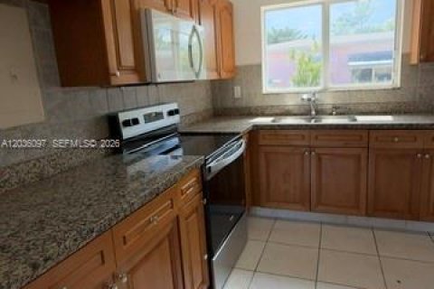 Купить коммерческую недвижимость в Уэст -Майами, Флорида 153.75м2, № 2168241 - фото 19