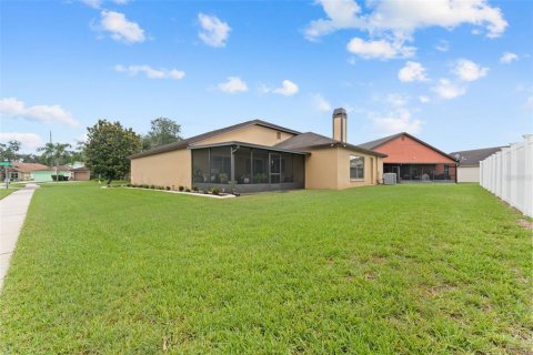 House in Brandon, Florida 4 bedrooms, 209.77 sq.m. № 2317467 - photo 27