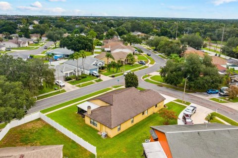 House in Brandon, Florida 4 bedrooms, 209.77 sq.m. № 2317467 - photo 30