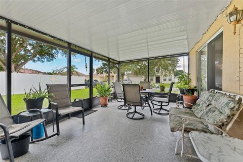 House in Brandon, Florida 4 bedrooms, 209.77 sq.m. № 2317467 - photo 26