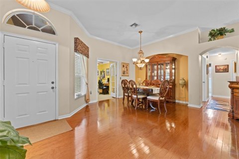House in Brandon, Florida 4 bedrooms, 209.77 sq.m. № 2317467 - photo 4