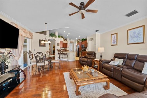 House in Brandon, Florida 4 bedrooms, 209.77 sq.m. № 2317467 - photo 9