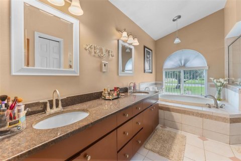 House in Brandon, Florida 4 bedrooms, 209.77 sq.m. № 2317467 - photo 16
