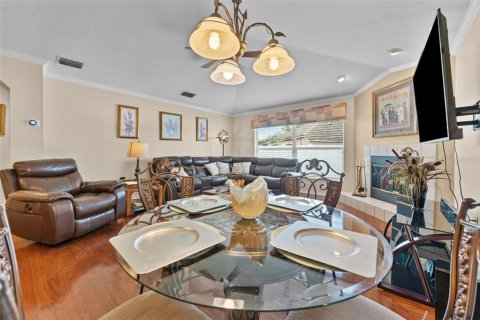 House in Brandon, Florida 4 bedrooms, 209.77 sq.m. № 2317467 - photo 10