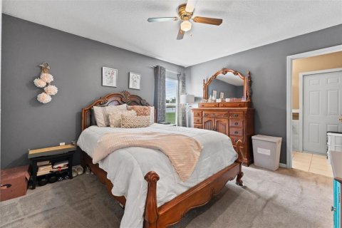 House in Brandon, Florida 4 bedrooms, 209.77 sq.m. № 2317467 - photo 19