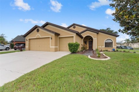 House in Brandon, Florida 4 bedrooms, 209.77 sq.m. № 2317467