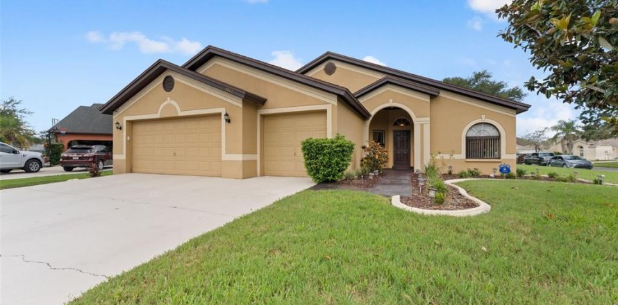 House in Brandon, Florida 4 bedrooms, 209.77 sq.m. № 2317467