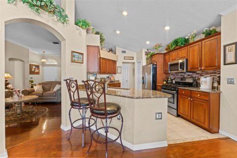 House in Brandon, Florida 4 bedrooms, 209.77 sq.m. № 2317467 - photo 5