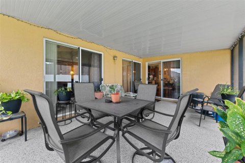 House in Brandon, Florida 4 bedrooms, 209.77 sq.m. № 2317467 - photo 25