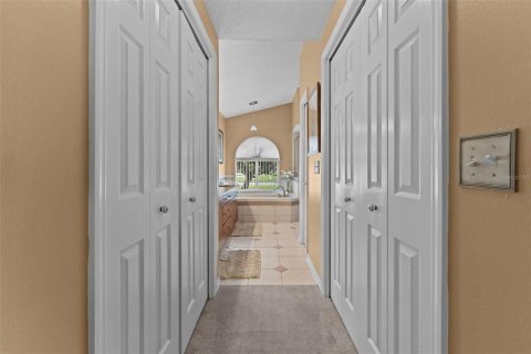 House in Brandon, Florida 4 bedrooms, 209.77 sq.m. № 2317467 - photo 15