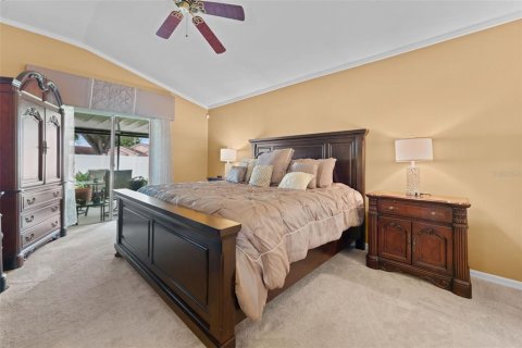 House in Brandon, Florida 4 bedrooms, 209.77 sq.m. № 2317467 - photo 13