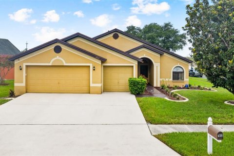 House in Brandon, Florida 4 bedrooms, 209.77 sq.m. № 2317467 - photo 3