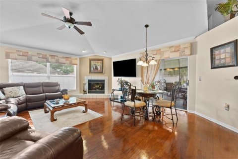 House in Brandon, Florida 4 bedrooms, 209.77 sq.m. № 2317467 - photo 8