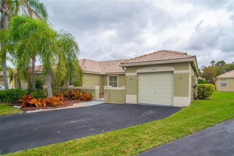 Apartment in Weston, Florida 2 bedrooms, 112.23 sq.m. № 2254438 - photo 2