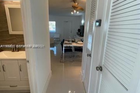 Снять в аренду кондоминиум в Форт-Лодердейл, Флорида 1 спальня, 63.92м2, № 2043755 - фото 15