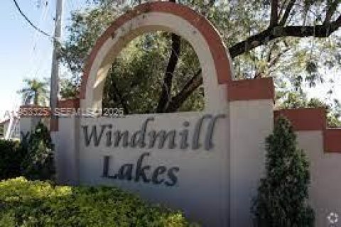 Condominio en Pembroke Pines, Florida, 2 dormitorios  № 2057864
