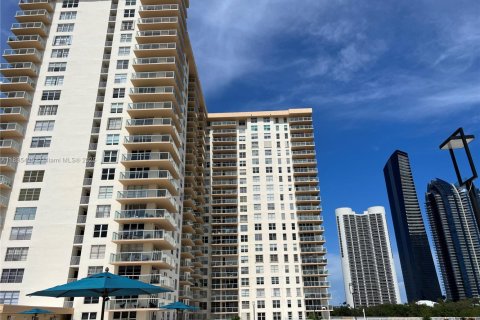 Condominio en alquiler en Sunny Isles Beach, Florida, 2 dormitorios, 119.47 m2 № 1819857 - foto 4
