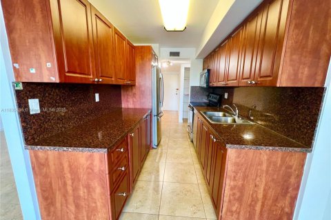 Condominio en alquiler en Sunny Isles Beach, Florida, 2 dormitorios, 119.47 m2 № 1819857 - foto 11