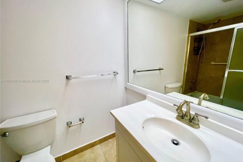 Condominio en alquiler en Sunny Isles Beach, Florida, 2 dormitorios, 119.47 m2 № 1819857 - foto 17