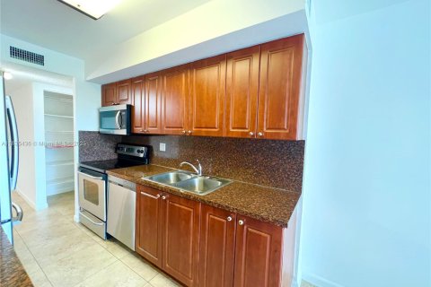 Condominio en alquiler en Sunny Isles Beach, Florida, 2 dormitorios, 119.47 m2 № 1819857 - foto 12