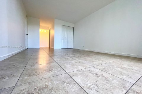 Condominio en alquiler en Sunny Isles Beach, Florida, 2 dormitorios, 119.47 m2 № 1819857 - foto 15
