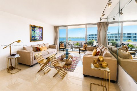 Condo in Palm Beach, Florida, 2 bedrooms № 2153962 - photo 9