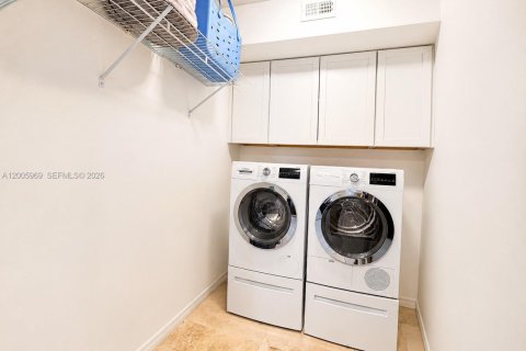 Condo in Palm Beach, Florida, 2 bedrooms № 2153962 - photo 8
