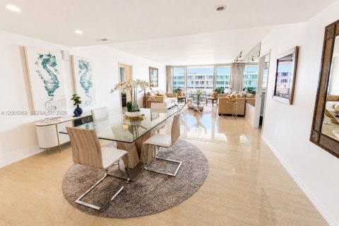 Condo in Palm Beach, Florida, 2 bedrooms № 2153962 - photo 12