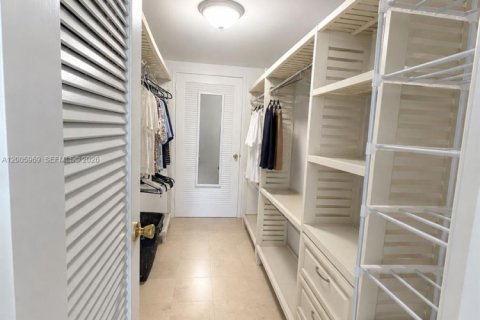 Condo in Palm Beach, Florida, 2 bedrooms № 2153962 - photo 13