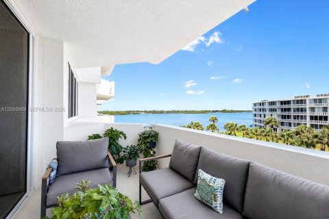 Condo in Palm Beach, Florida, 2 bedrooms № 2153962 - photo 2