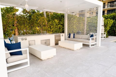 Condo in Palm Beach, Florida, 2 bedrooms № 2153962 - photo 19