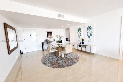 Condo in Palm Beach, Florida, 2 bedrooms № 2153962 - photo 4