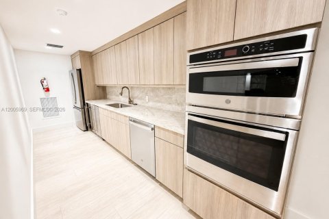 Condo in Palm Beach, Florida, 2 bedrooms № 2153962 - photo 15